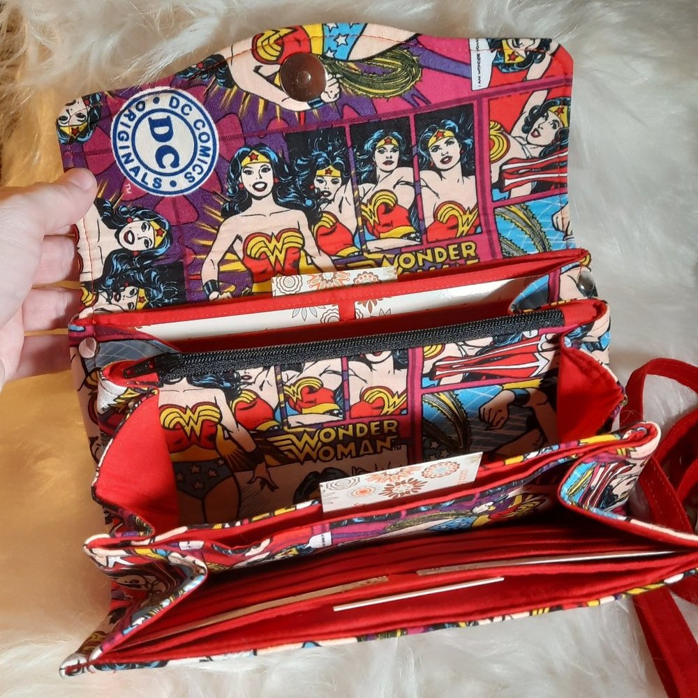 wonder woman necessary clutch wallet ncw